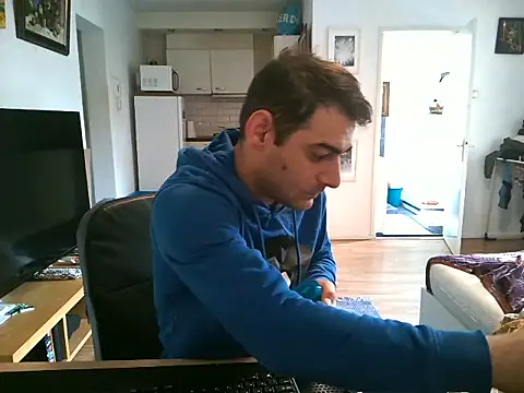 Snapshot of mihaimichael chatting on June 16, 1:14 pm mihaimichael online show from June 16, 1:14 pm