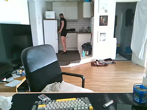 Snapshot of mihaimichael chatting on June 25, 8:41 am mihaimichael online show from June 25, 8:41 am