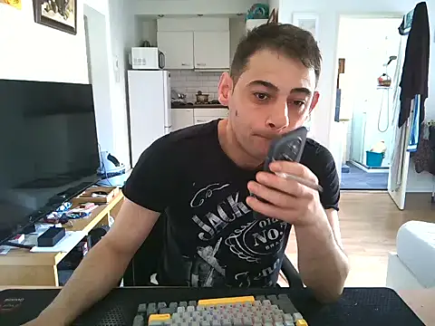 Snapshot of mihaimichael chatting on June 29, 2:28 pm mihaimichael online show from June 29, 2:28 pm