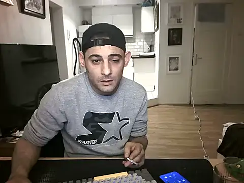 Snapshot of mihaimichael chatting on July 3, 10:05 pm mihaimichael online show from July 3, 10:05 pm
