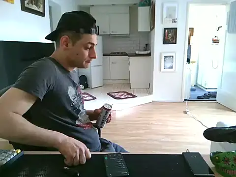 Snapshot of mihaimichael chatting on July 4, 10:10 am mihaimichael online show from July 4, 10:10 am