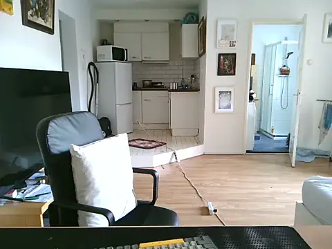 Snapshot of mihaimichael chatting on July 6, 12:13 pm mihaimichael online show from July 6, 12:13 pm