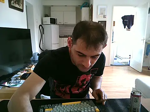 Snapshot of mihaimichael chatting on July 7, 10:41 am mihaimichael online show from July 7, 10:41 am