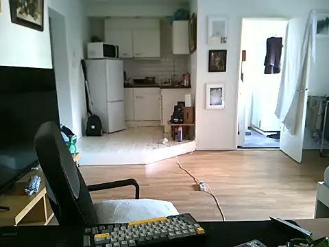 Snapshot of mihaimichael chatting on July 13, 1:14 pm mihaimichael online show from July 13, 1:14 pm