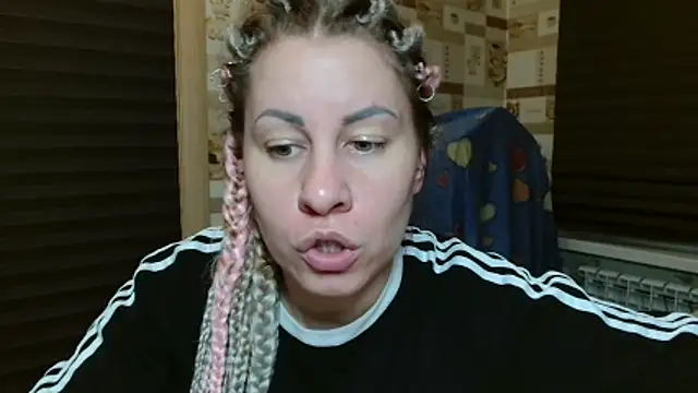 Snapshot of TherestlessKitty chatting on May 12, 10:29 pm TherestlessKitty online show from May 12, 10:29 pm