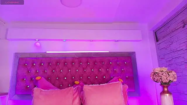 Tayzon Foxxx online show from December 14, 8:35 pm