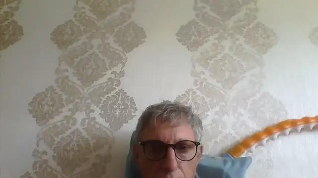 Snapshot of BobbyXRoyal chatting on August 8, 9:33 am BobbyXRoyal online show from August 8, 9:33 am