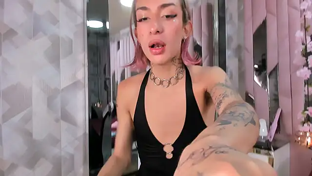 Snapshot of MadisonWood01 chatting on February 20, 1:51 pm MadisonWood01 online show from February 20, 1:51 pm