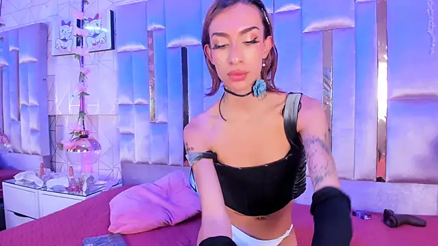 Snapshot of MadisonWood01 chatting on March 18, 10:57 am MadisonWood01 online show from March 18, 10:57 am