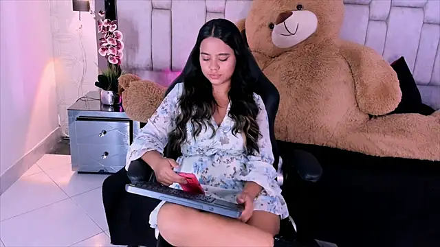 Marilyn-Cooper online show from December 11, 8:15 am