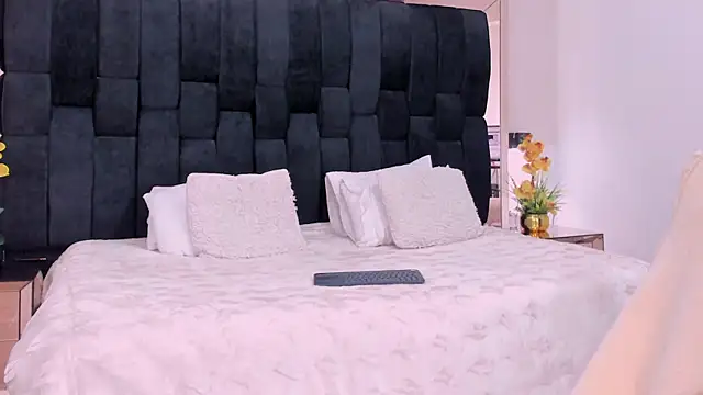 Marilyn-Cooper online show from December 29, 4:30 pm