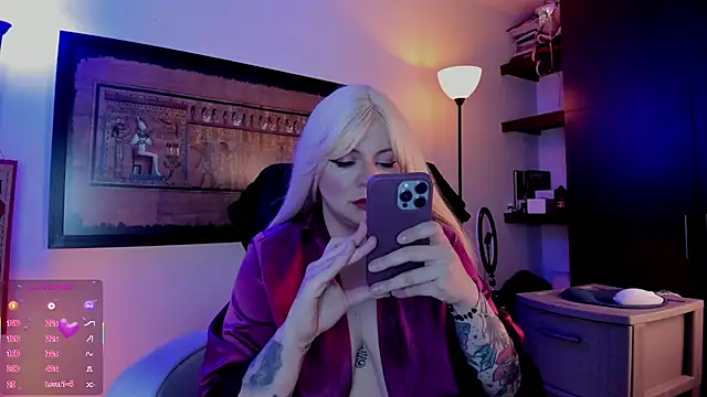 Snapshot of Irinaa_Scarlett chatting on June 4, 5:52 pm Irinaa Scarlett online show from June 4, 5:52 pm