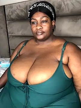 Snapshot of bustytitsxxx chatting on December 4, 5:27 am bustytitsxxx online show from December 4, 5:27 am