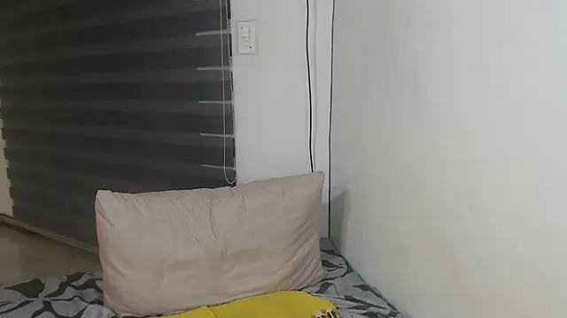 Snapshot of bustytitsxxx chatting on March 17, 5:27 pm bustytitsxxx online show from March 17, 5:27 pm