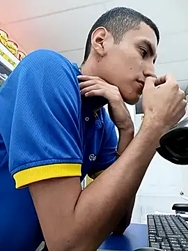 Rogersmit2 online show from April 5, 5:43 pm