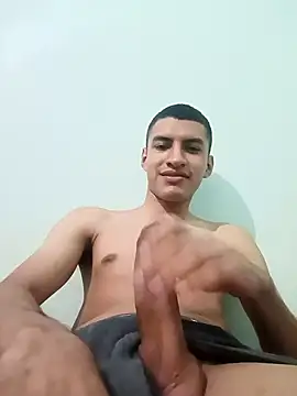 Snapshot of Rogersmit2 chatting on May 9, 1:22 am Rogersmit2 online show from May 9, 1:22 am