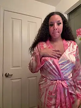 thatonelightskinn online show from February 25, 4:46 am