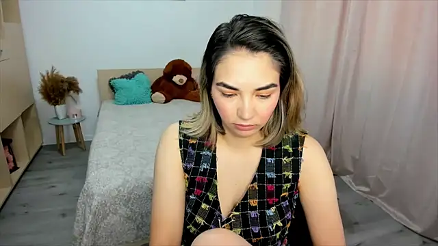 Snapshot of Alexa_Dolly12 chatting on June 13, 6:22 am Alexa Dolly12 online show from June 13, 6:22 am