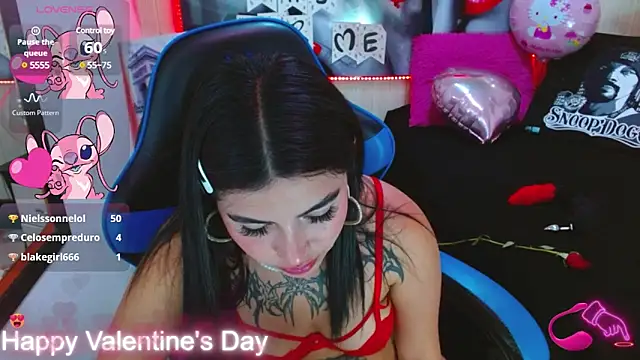 Snapshot of _luna_torres chatting on February 14, 4:52 pm  luna torres online show from February 14, 4:52 pm