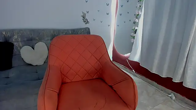 Snapshot of melody_cute10 chatting on October 13, 2:39 pm melody cute10 online show from October 13, 2:39 pm