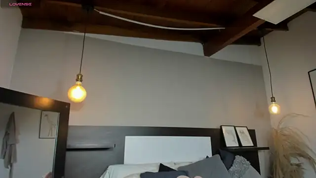 SaraaJhonsonn online show from April 4, 2:36 pm