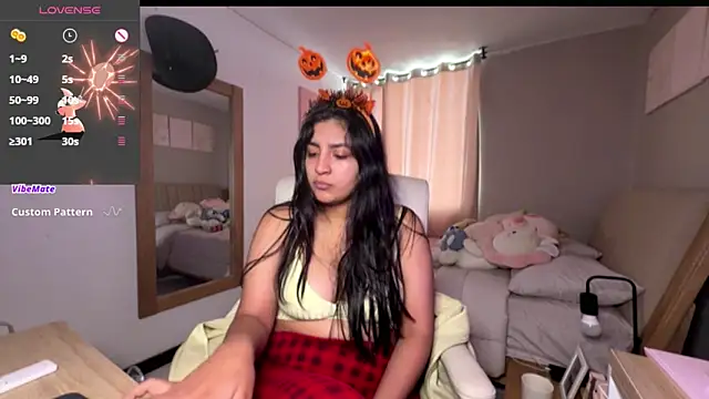 cloe small online show from October 21, 8:42 pm