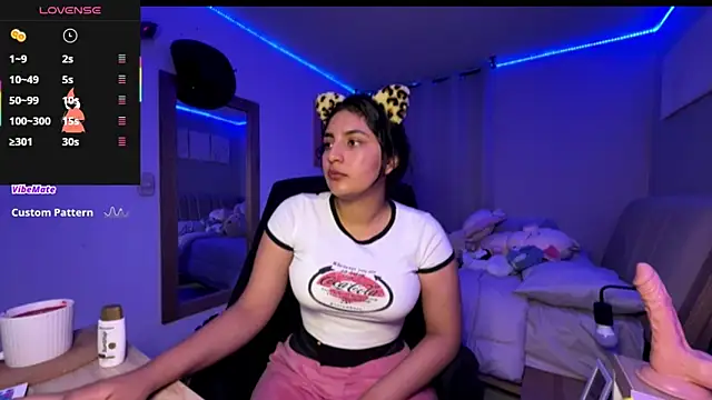 cloe small online show from October 24, 2:08 am