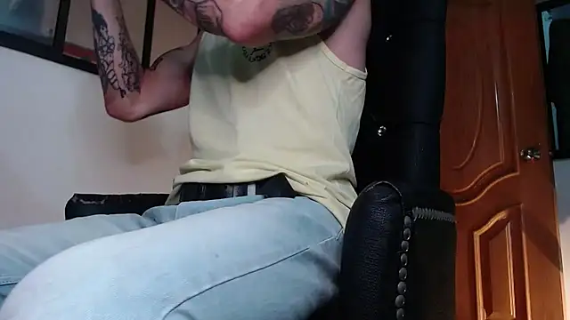 Snapshot of ren_stipee chatting on February 19, 3:06 am ren stipee online show from February 19, 3:06 am