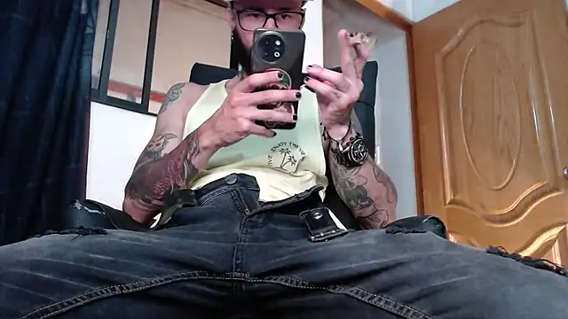 Snapshot of ren_stipee chatting on February 20, 5:44 am ren stipee online show from February 20, 5:44 am