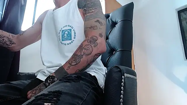 Snapshot of ren_stipee chatting on February 20, 9:09 pm ren stipee online show from February 20, 9:09 pm