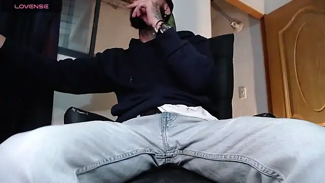 Snapshot of ren_stipee chatting on February 26, 2:15 am ren stipee online show from February 26, 2:15 am