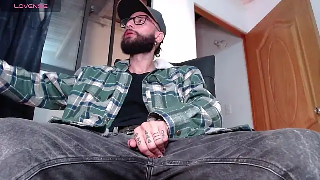 Snapshot of ren_stipee chatting on February 27, 5:56 am ren stipee online show from February 27, 5:56 am