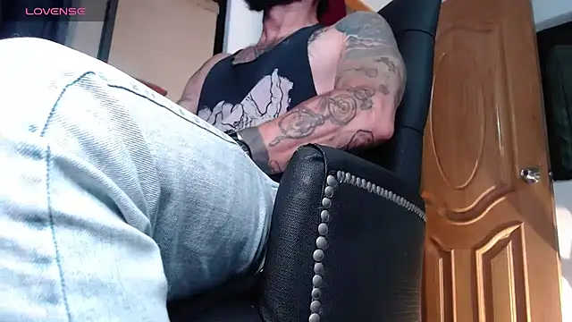 Snapshot of ren_stipee chatting on March 1, 8:02 am ren stipee online show from March 1, 8:02 am