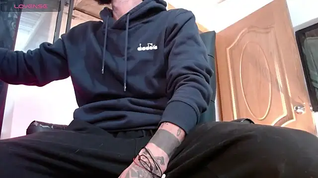 Snapshot of ren_stipee chatting on March 2, 6:37 am ren stipee online show from March 2, 6:37 am