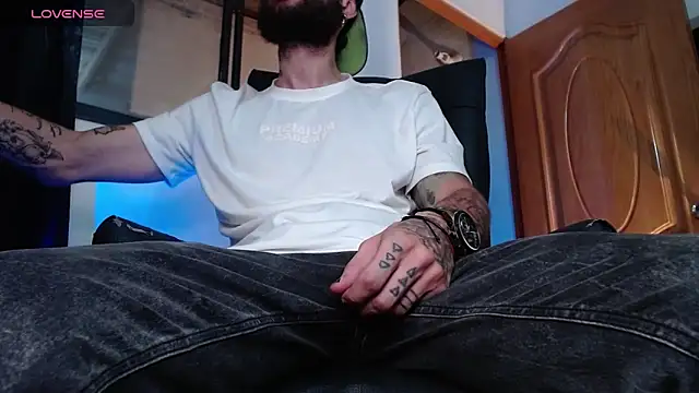 Snapshot of ren_stipee chatting on March 3, 12:48 am ren stipee online show from March 3, 12:48 am