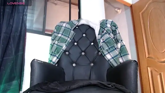 Snapshot of ren_stipee chatting on March 5, 6:54 am ren stipee online show from March 5, 6:54 am