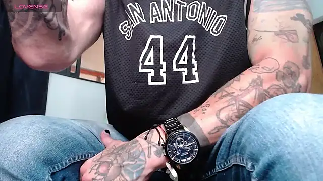 Snapshot of ren_stipee chatting on March 7, 2:46 am ren stipee online show from March 7, 2:46 am