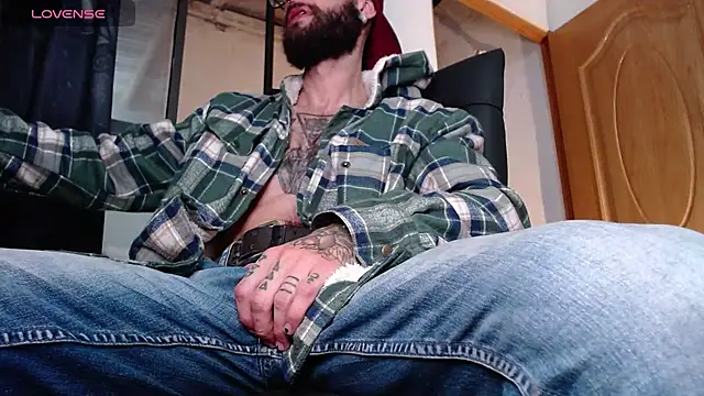 Snapshot of ren_stipee chatting on March 9, 6:28 am ren stipee online show from March 9, 6:28 am