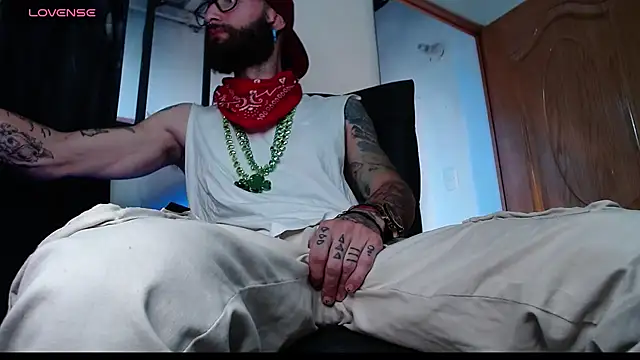 Snapshot of ren_stipee chatting on March 12, 11:12 pm ren stipee online show from March 12, 11:12 pm