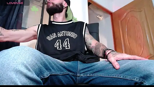 Snapshot of ren_stipee chatting on March 18, 11:53 pm ren stipee online show from March 18, 11:53 pm