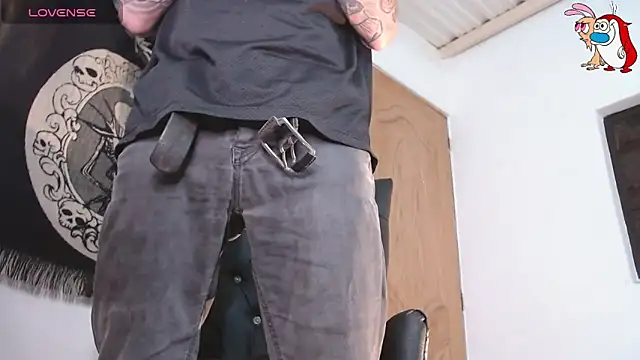 Snapshot of ren_stipee chatting on November 27, 10:23 pm ren stipee online show from November 27, 10:23 pm