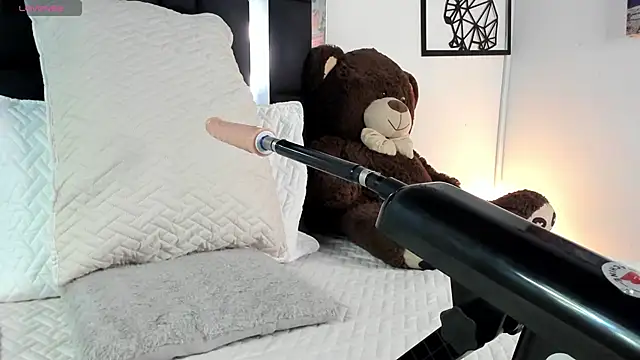 emma-hiill online show from January 24, 2:08 pm