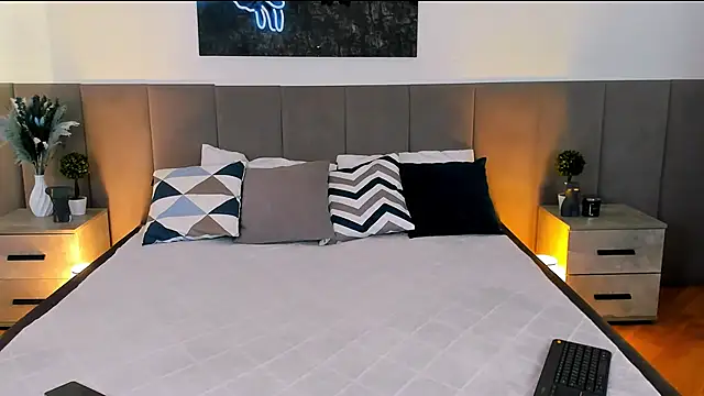 Snapshot of MiaBecky chatting on February 27, 5:24 am MiaBecky online show from February 27, 5:24 am