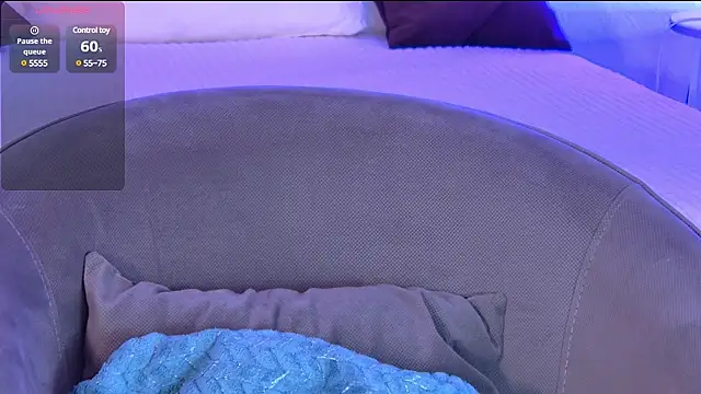 Snapshot of MiaBecky chatting on March 12, 5:24 am MiaBecky online show from March 12, 5:24 am