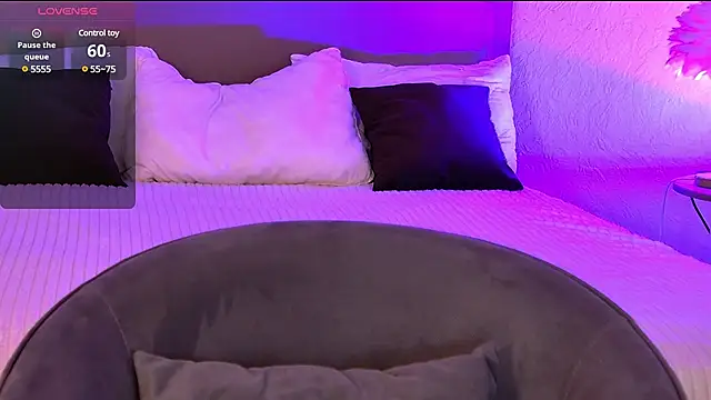 Snapshot of MiaBecky chatting on March 14, 5:27 am MiaBecky online show from March 14, 5:27 am