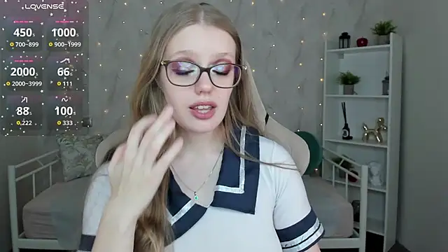 Polly  Cutie online show from November 5, 5:40 am