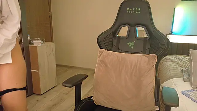 joycesilver online show from December 4, 9:29 am