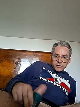 Snapshot of dedalus84 chatting on April 16, 11:33 am dedalus84 online show from April 16, 11:33 am