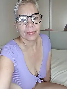 luz bella online show from December 31, 2:40 am