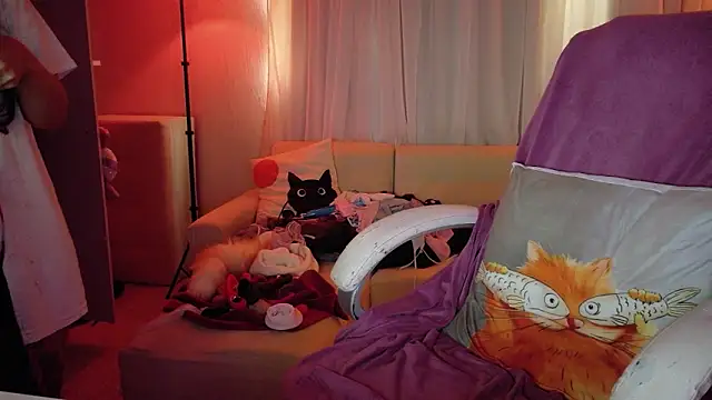 AllisonCatUwU online show from May 27, 2:58 pm